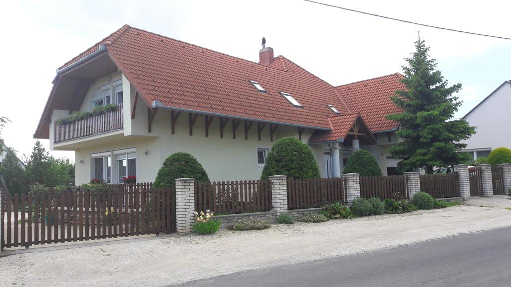 Szaloky Apartmanhaz Gyenesdiás Exterior foto